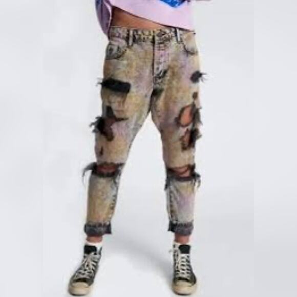 One Teaspoon Denim - NWT $180 One Teaspoon Sz 29 Saints Jeans with an acid wash distressed design